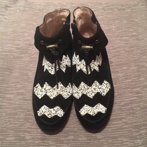 House of Harlow 1960 suede ankle booties